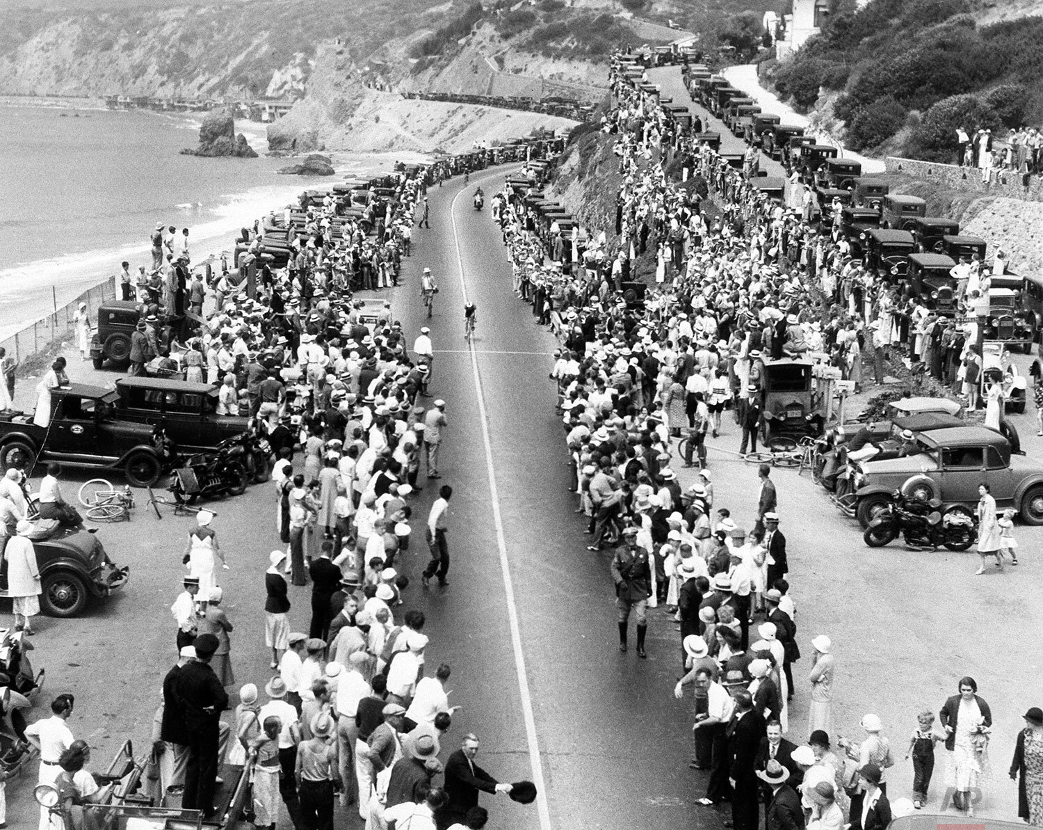  Italian cyclist Attilio Pavesias he pedaled down the home stretch, lined by a cheering throng, to win the Olympic 10-kilometer road race near Los Angeles, Calif., Aug. 4, 1932.  (AP Photo) 