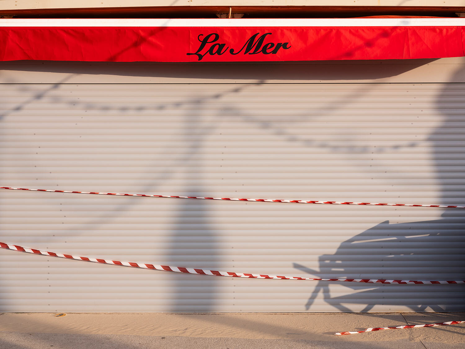  This Thursday, March 19, 2020 photo shows a shut restaurant at Tel Aviv's beachfront wrapped in tape to prevent public access. (AP Photo/Oded Balilty) 