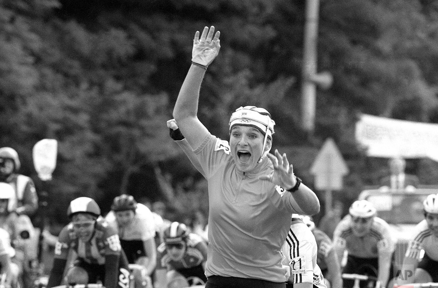  Monique Knol of the Netherlands raises her arms in triumph after winning the women's 82-kilometer Olympic cycling road race in Seoul, South Korea, Monday,September 26, 1988. (AP Photo/Michel Lipchitz) 