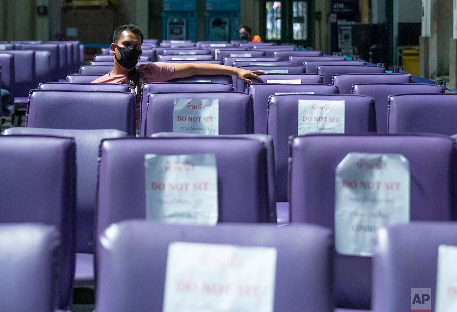  Passengers practice social distancing in the waiting room in hopes of preventing the spread of the coronavirus at the Hua Lamphong Railway Station in Bangkok, Thailand, Monday, March 23, 2020. (AP Photo/Sakchai Lalit) 