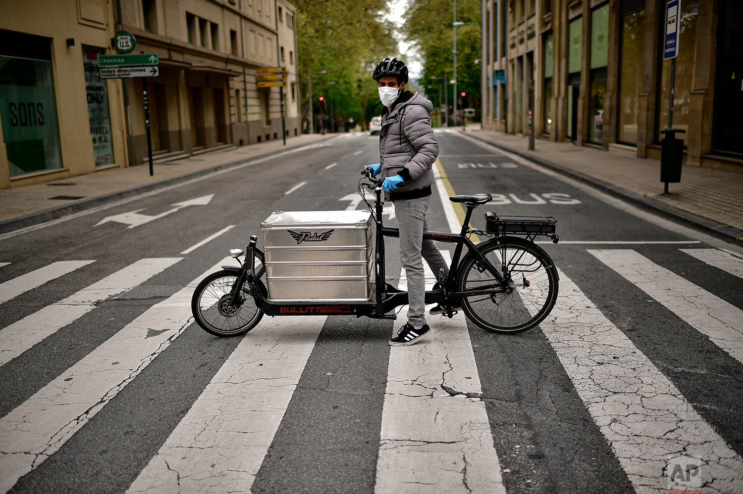  Sidi Hasan poses for a photograph with his delivery bicycle in Pamplona, northern Spain. (AP Photo/Alvaro Barrientos) 