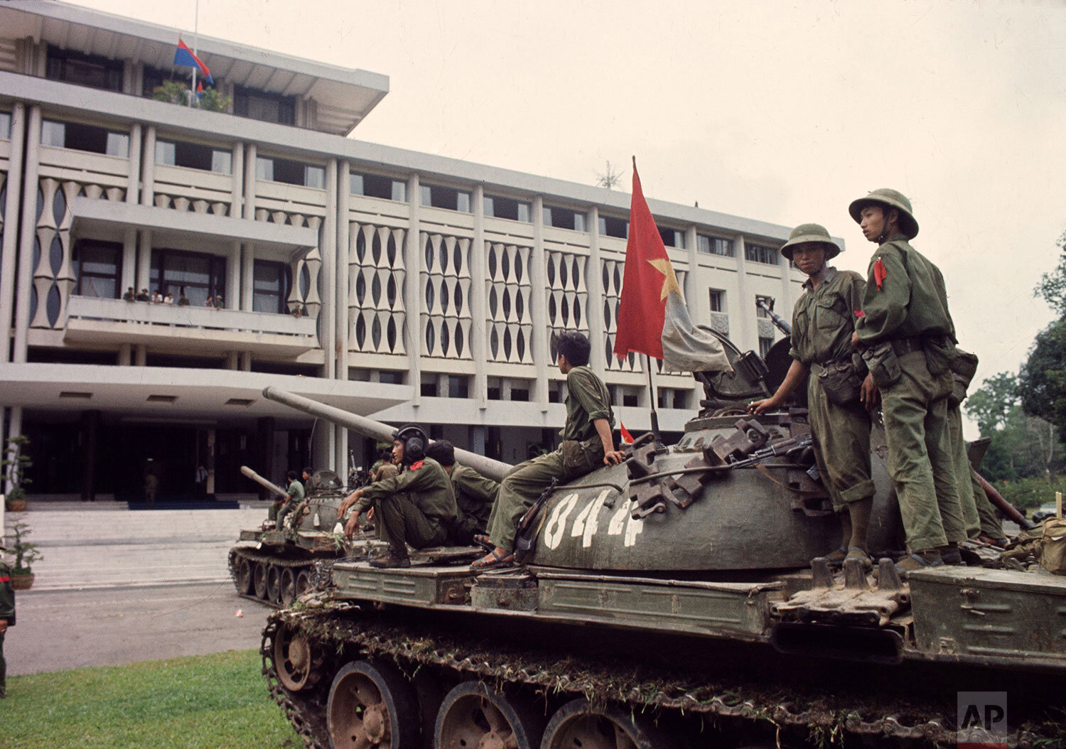  Victorious North Vietnamese troops on tanks take up positions outside Independence Palace in Saigon, April 30, 1975, the day the South Vietnamese government surrendered, ending the Vietnam War. (AP Photo/Yves Billy) 