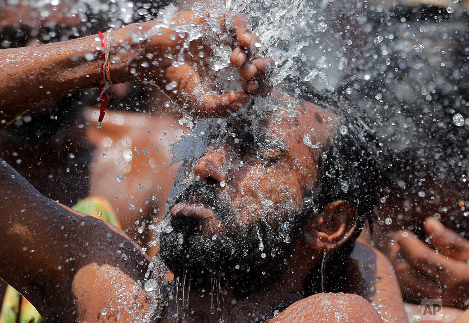  A homeless Sri Lankan bathes before being transported to an isolation center as a measure to prevent the spread of the new coronavirus during a lockdown in Colombo, Sri Lanka, Friday, April 17, 2020. (AP Photo/Eranga Jayawardena) 