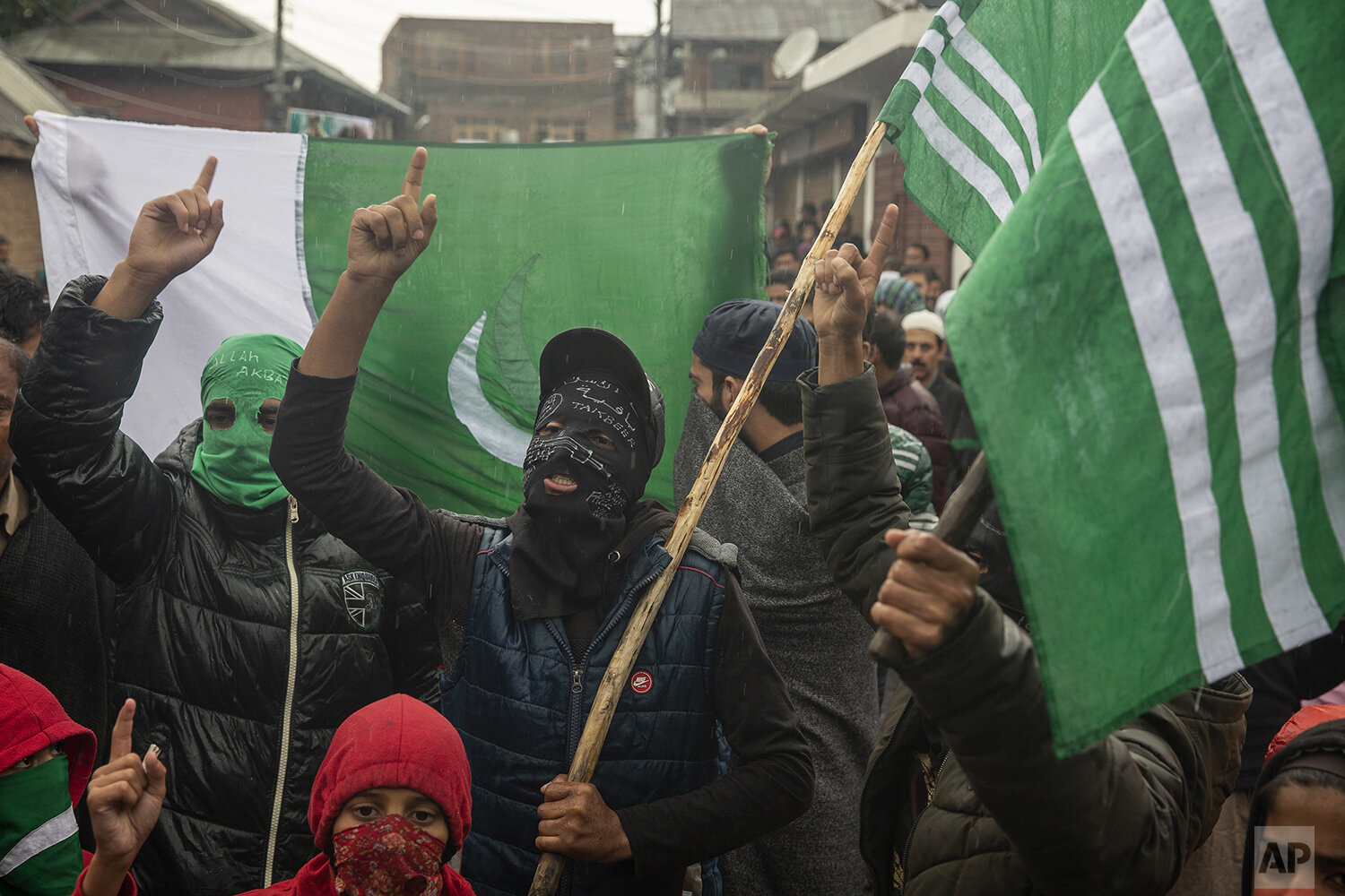  Masked Kashmiris shout slogans during a protest after Friday prayers on the outskirts of Srinagar, Indian controlled Kashmir, Oct. 4, 2019. (AP Photo/Dar Yasin) 