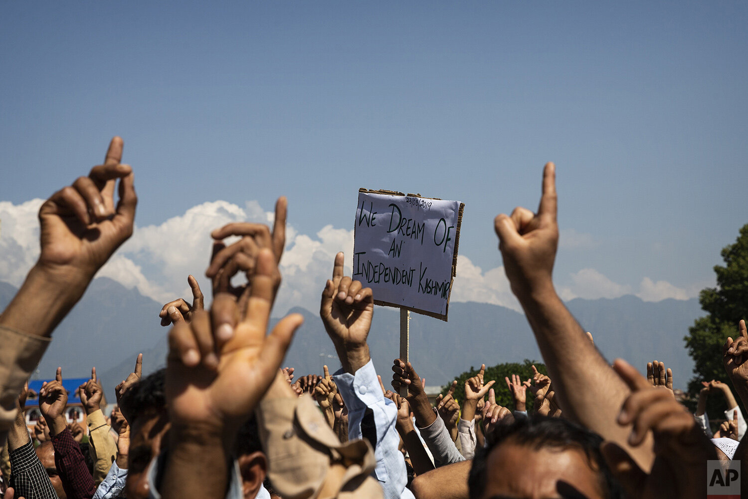  Kashmiri men shout freedom slogans during a protest against New Delhi's tightened grip on the disputed region, after Friday prayers on the outskirts of Srinagar, Indian controlled Kashmir, Aug. 23, 2019. (AP Photo/Dar Yasin) 