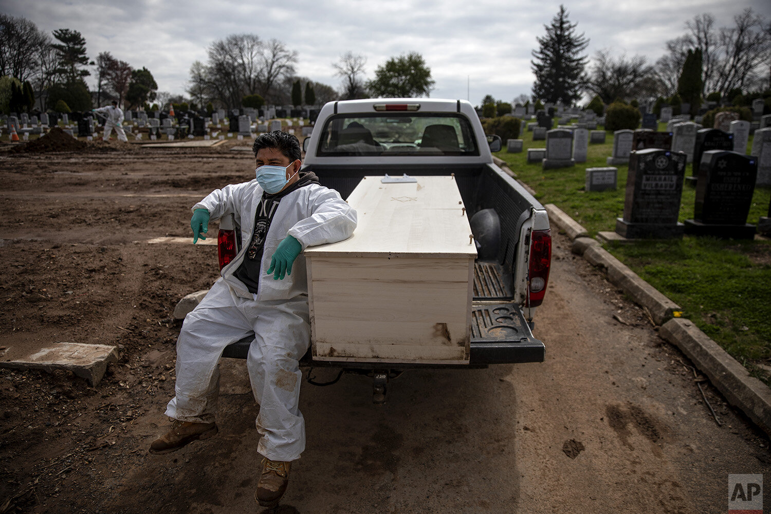  Gravedigger Thomas Cortez accompanies a casket as it's brought to the plot for burial at Hebrew Free Burial Association's Mount Richmond Cemetery in the Staten Island borough of New York, Wednesday, April 8, 2020. The group serves Jews who mostly di