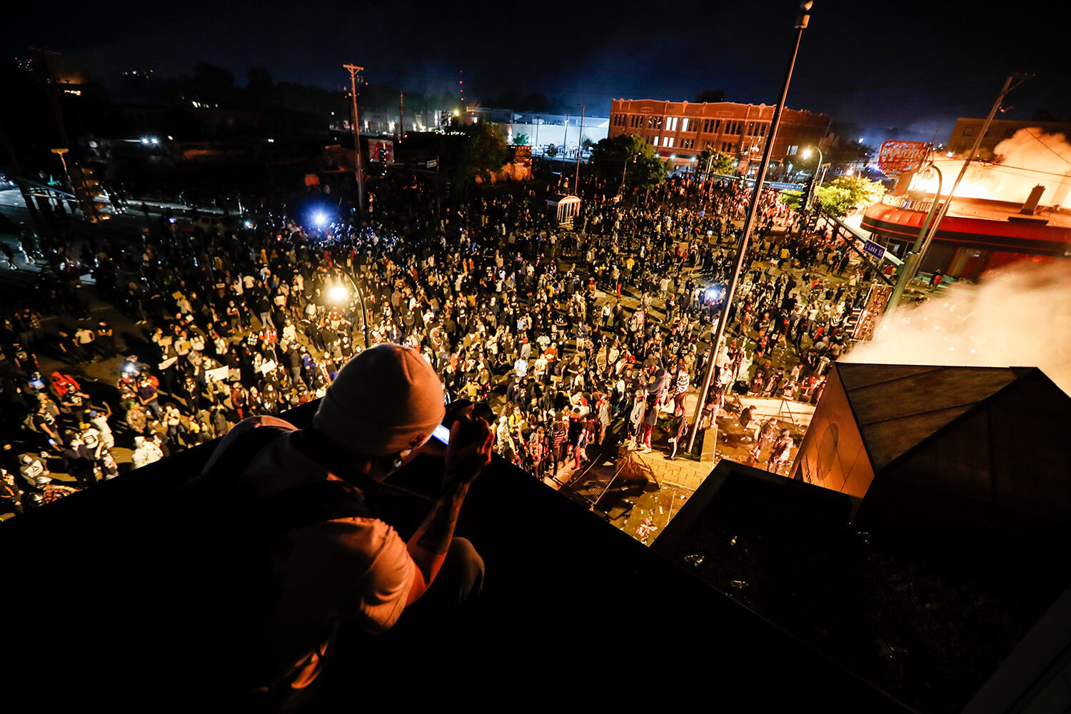  Protestors demonstrate outside of a burning Minneapolis 3rd Police Precinct, Thursday, May 28, 2020, in Minneapolis. (AP Photo/John Minchillo) 