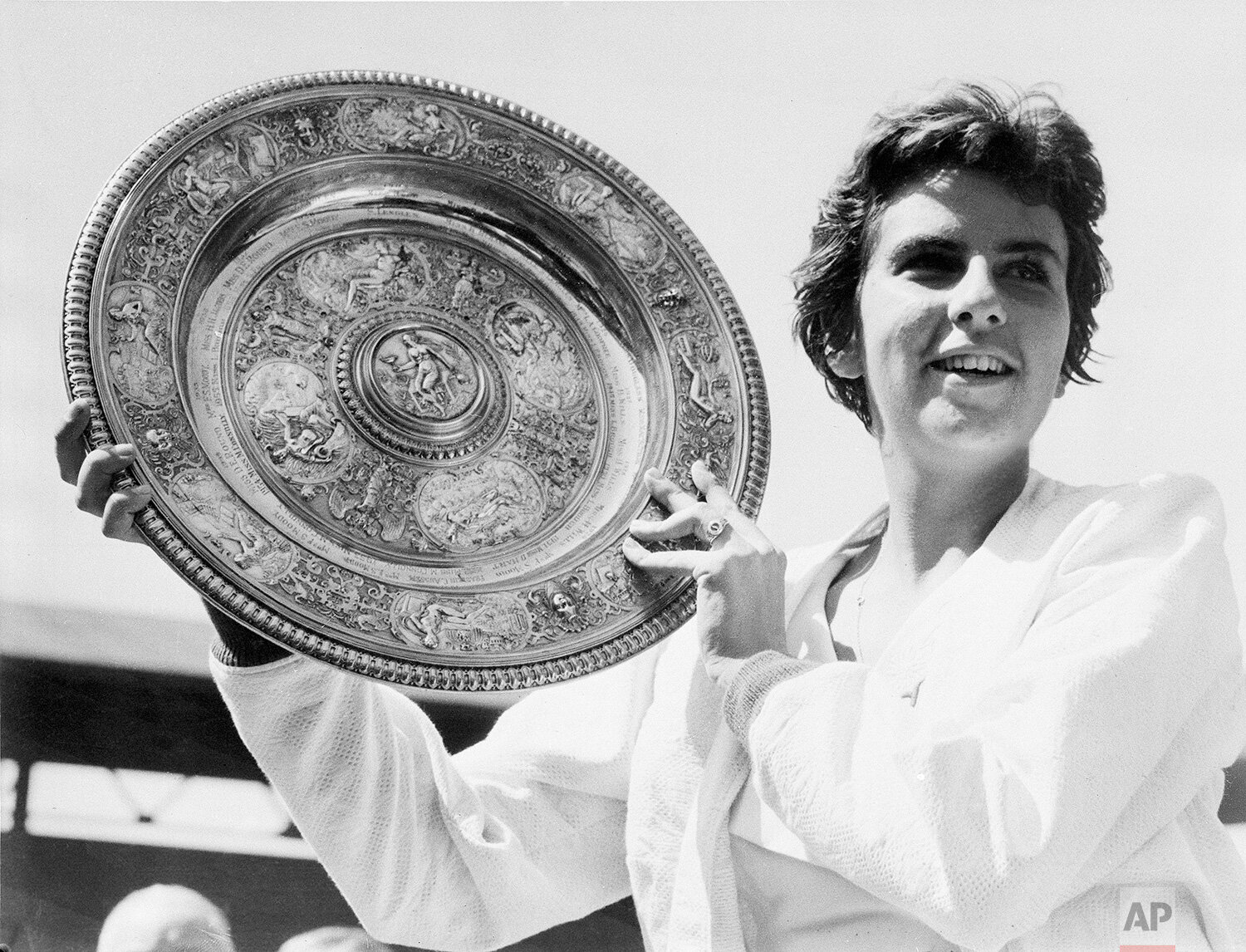  Maria Bueno of Brazil holds up the trophy after winning the women's singles final in the All-England Lawn Tennis championships at Wimbledon, July 4, 1959.  (AP Photo) 