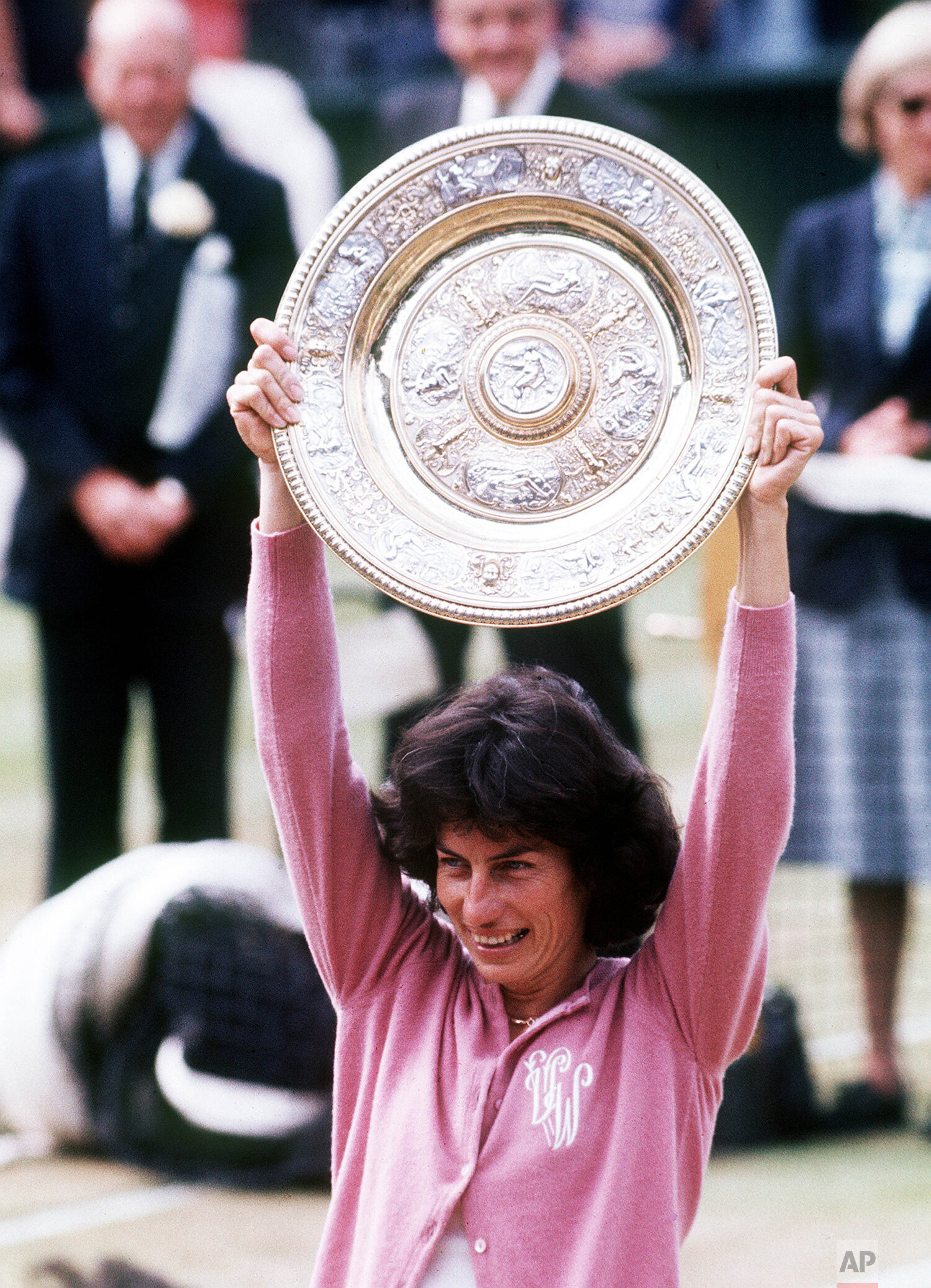  British tennis player Virginia Wade holds aloft her trophy after winning the ladies singles final against Betty Stove of the Netherlands, at Wimbledon, London, July 3, 1977. (AP Photo) 