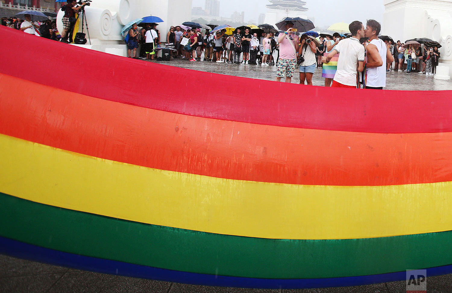  Participants march during the "Taiwan Pride March for the World!" at Liberty Square at the CKS Memorial Hall in Taipei, Taiwan, Sunday, June 28, 2020.  (AP Photo/Chiang Ying-ying) 