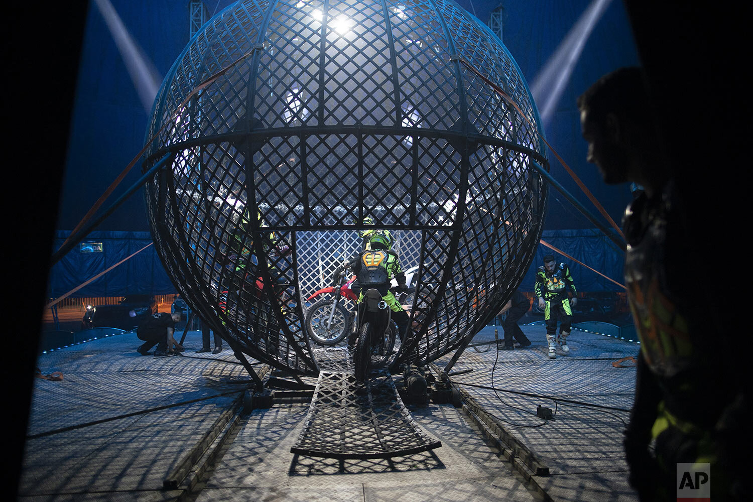  Artists on motorcyclists enter the Globe of Death at the Estoril Circus drive-in show in Itaguai, in greater Rio de Janeiro, Brazil, July 18, 2020. (AP Photo/Leo Correa) 