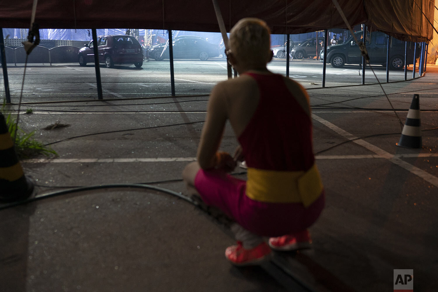  Clown “Pipoca,” or Edson Luan, watches drivers arrive for the drive-in show at the Estoril Circus in Itaguai, in greater Rio de Janeiro, Brazil, July 18, 2020. (AP Photo/Leo Correa) 