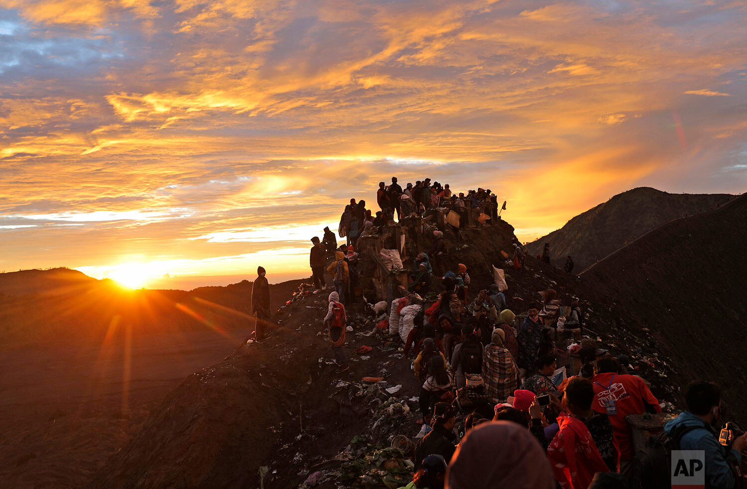  Hindu devotees and visitors make their way to the top of of Mount Bromo at dawn during Yadnya Kasada festival in Probolinggo, East Java, Indonesia, Tuesday, July 7, 2020. (AP Photo/Trisnadi) 