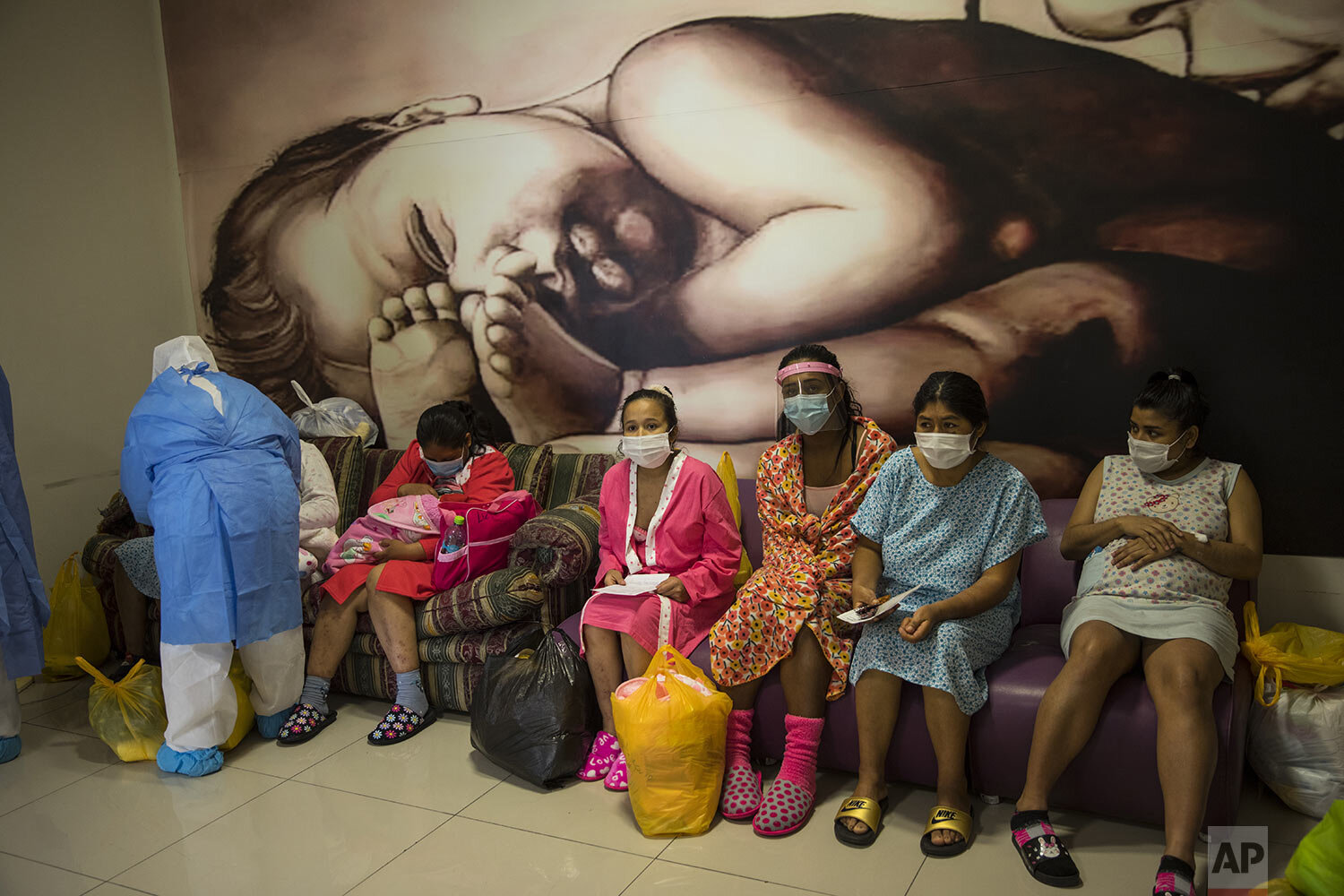  Maria Alvarez, center, sits with other mothers who are infected with the new coronavirus, as they wait to be handed their babies before being discharged at the National Perinatal and Maternal Institute in Lima, Peru, Thursday, July 30, 2020. (AP Pho