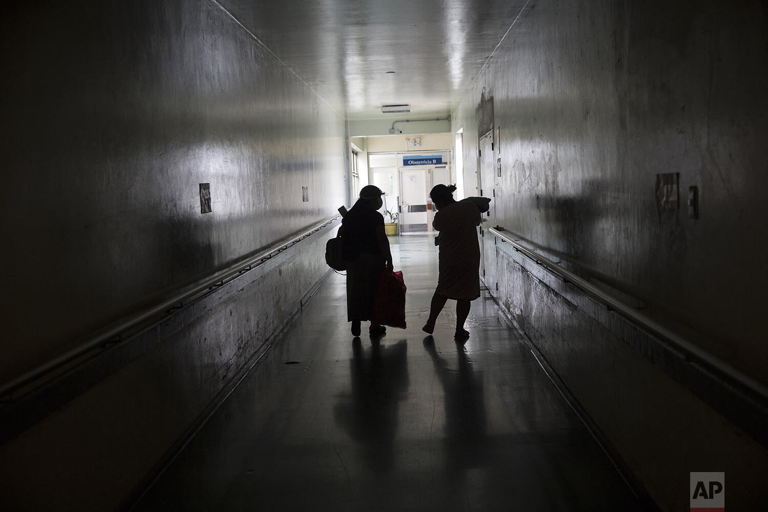  With the aid of her mother, a woman and her newborn baby leave the National Maternal Perinatal Institute, in Lima, Peru, Monday, July 13, 2020. (AP Photo/Rodrigo Abd) 