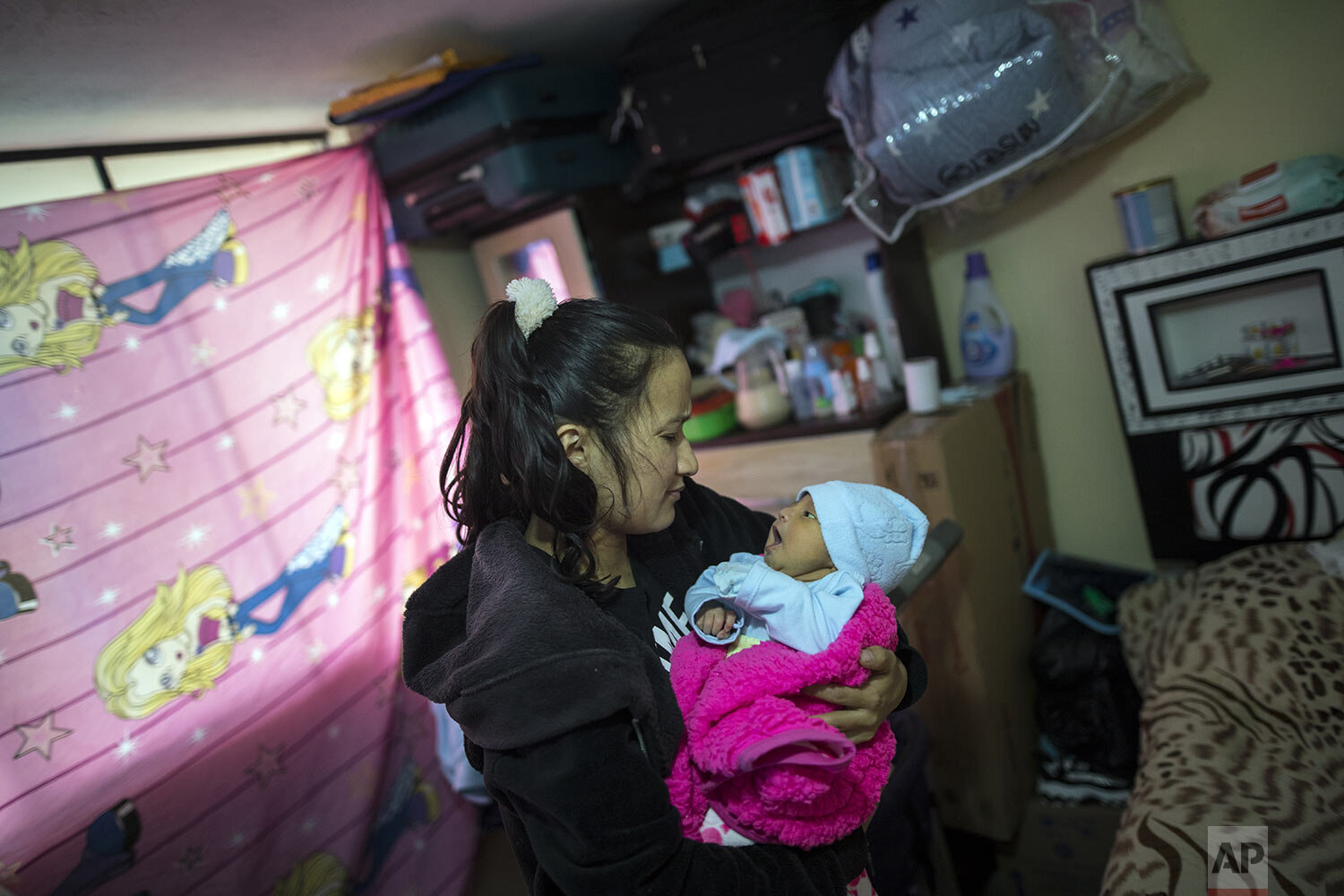  Maria Alvarez cradles her 6-day-old daughter, in the home of friend who has offered her a place to stay, in Lima, Peru, Tuesday, Aug 4, 2020. (AP Photo/Rodrigo Abd) 