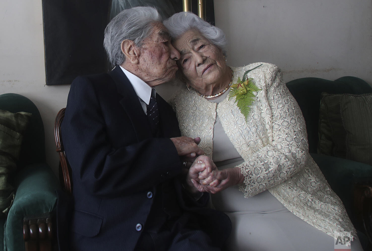  Married couple Julio Mora Tapia, 110, and Waldramina Quinteros, 104, recognized by the Guinness World Records as the oldest married couple in the world, because of their combined ages, pose for a photo at their home in Quito, Ecuador, Aug. 28, 2020.