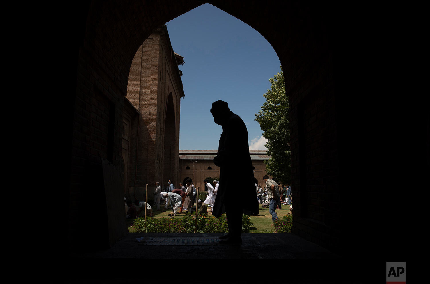  A Kashmiri prays inside Jamia Masjid, or Grand Mosque, in Srinagar, Indian Controlled Kashmir, Friday, Friday, Aug. 21, 2020. (AP Photo/ Dar Yasin) 