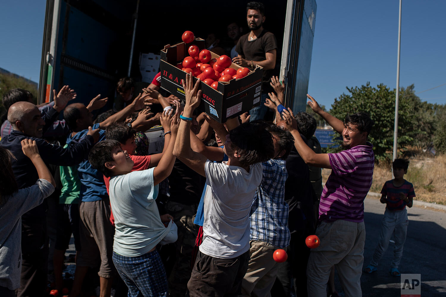 После сентябрь с мигрантам что будет. Сентябрьские мигранты. Греция нелегалы. Евроньз 2008 год лагерь грузинских беженцев. Беженцы в Греции.