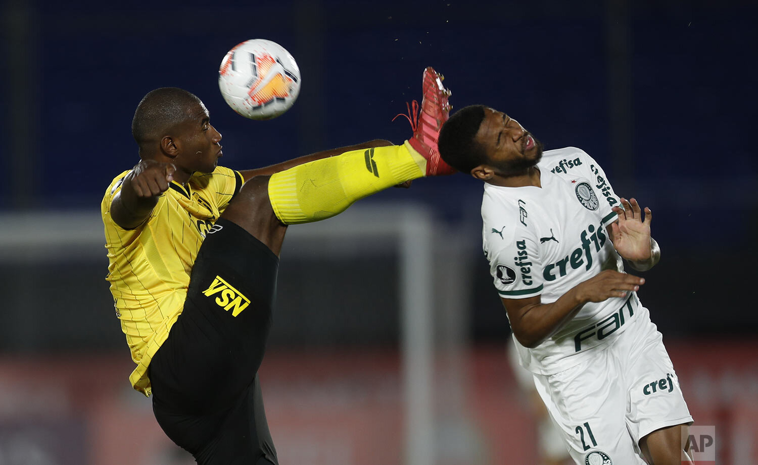  Wesley of Brazil's Palmeiras, right, and Jhohan Romana of Paraguay's Guarani battle for the ball at a Copa Libertadores soccer match in Asuncion, Paraguay, Sept. 23, 2020. (AP Photo/Jorge Saenz, Pool) 