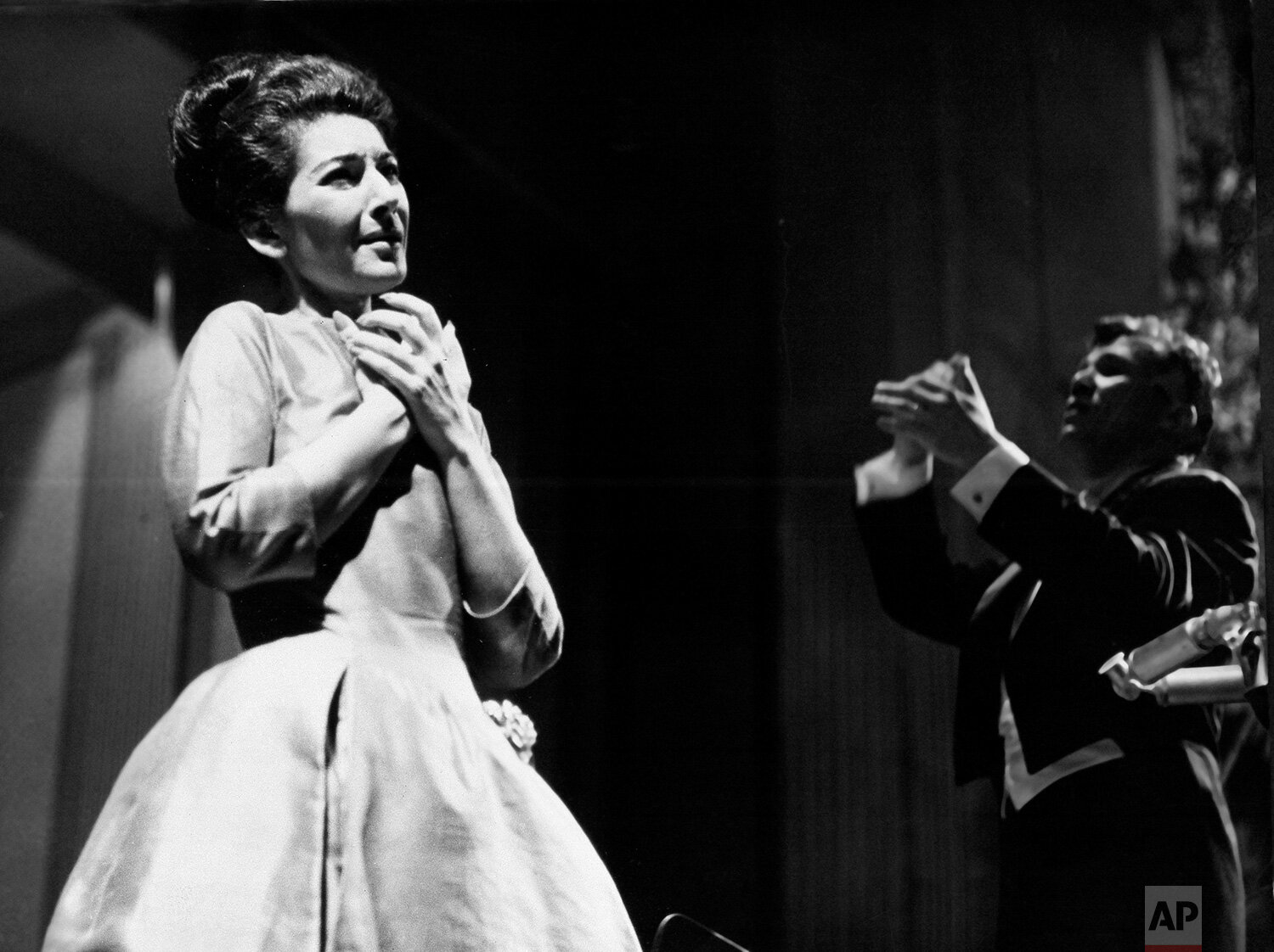  Soprano Maria Callas sings at the Theatre de Champs-Elysees under the direction of Maestro Georges Pretre, on June 5, 1963 in Paris, France. (AP Photo/Jean-Jacques Levy) 