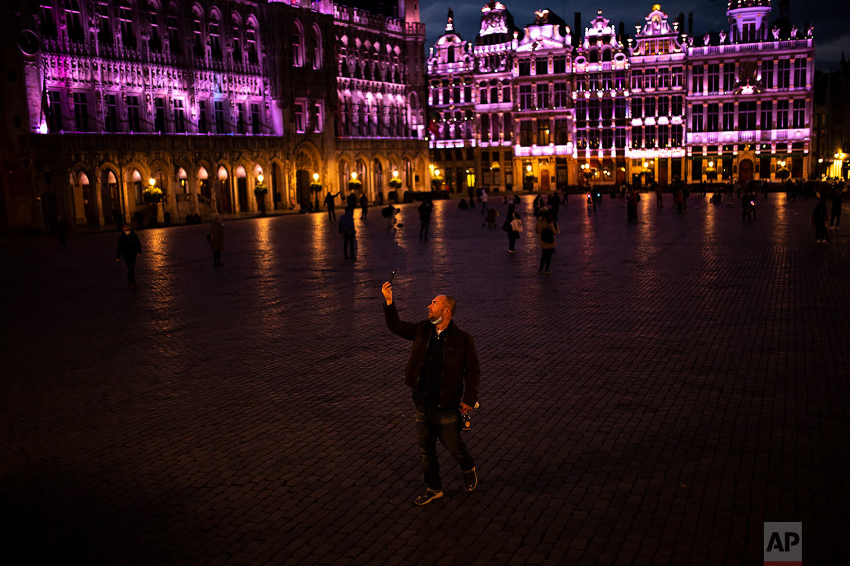 Virus makes Friday nights empty, quiet in Europe