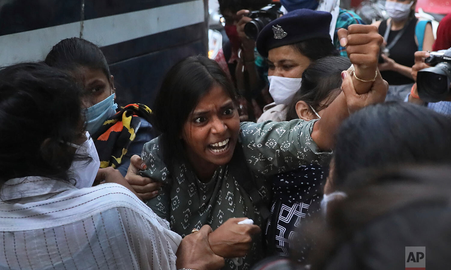  A woman reacts as police detain activists protesting against gang rape and killing of a woman in India's northern state of Uttar Pradesh during a protest in New Delhi, India, Thursday, Oct. 1, 2020.  (AP Photo/Manish Swarup) 