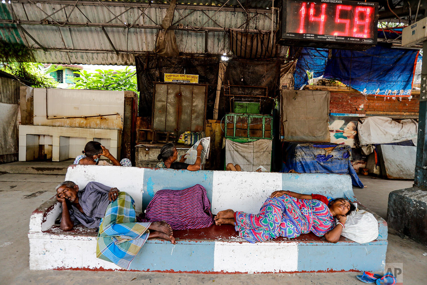  Homeless people sleep in a local railway station after local trains were suspended due to the coronavirus pandemic in Kolkata, India, Saturday, Oct. 10, 2020.  (AP Photo/Bikas Das) 