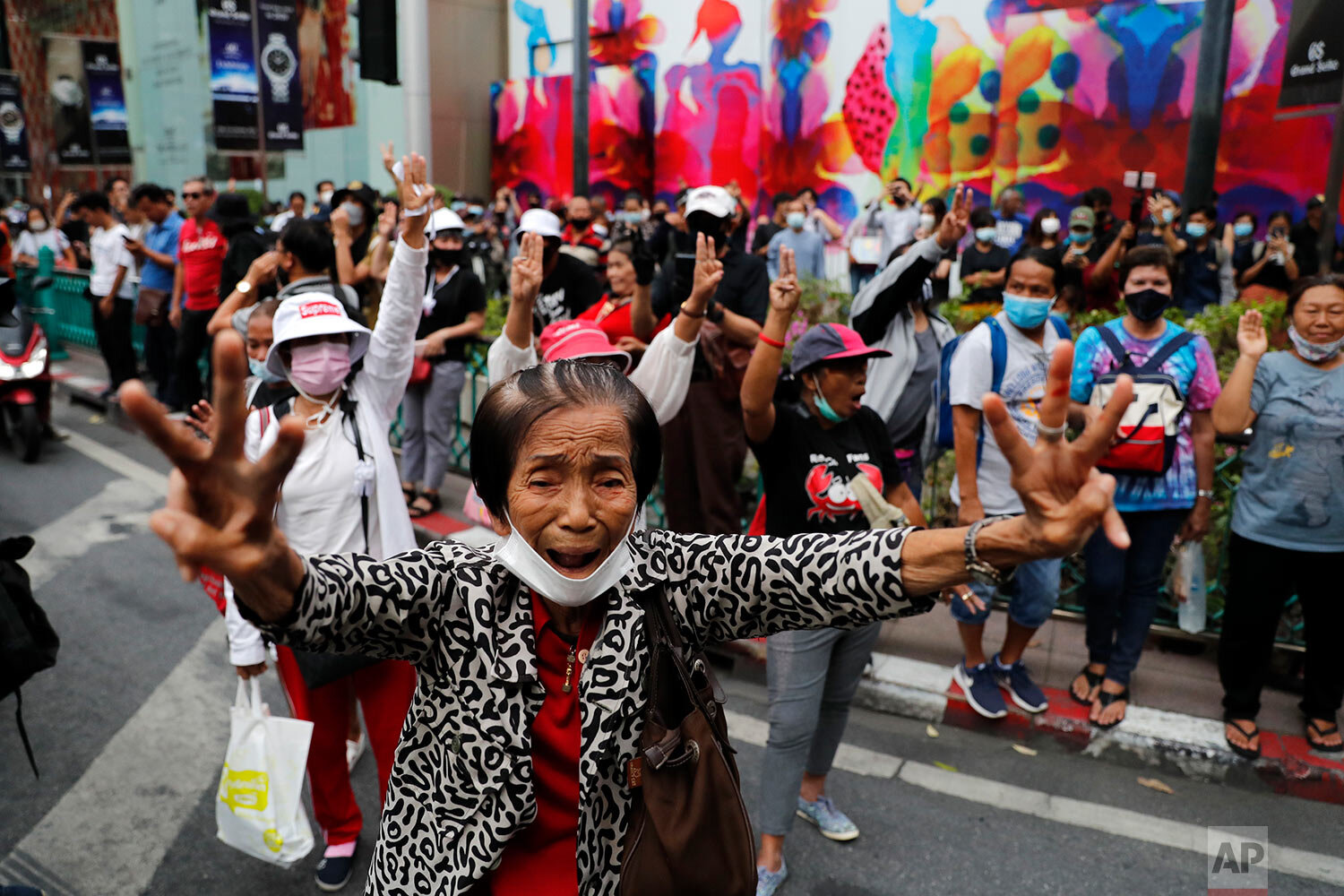  Pro-democracy protesters gather, flashing three-fingered salutes near a main shopping district in Bangkok, Thailand, Sunday, Oct. 25, 2020. (AP Photo/Gemunu Amarasinghe ) 