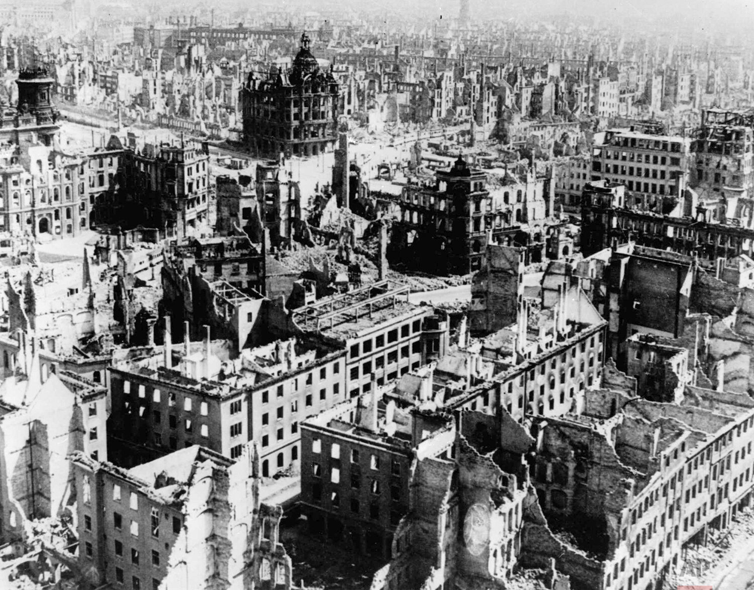  The demolished city of Dresden is shown after the allied forces air raids on February 13th and 14th, 1945. 35,000 people were killed. The city was laid in ruins on an area of 15 square kilometers. 85 per cent of the houses, among them 75,000 dwellin