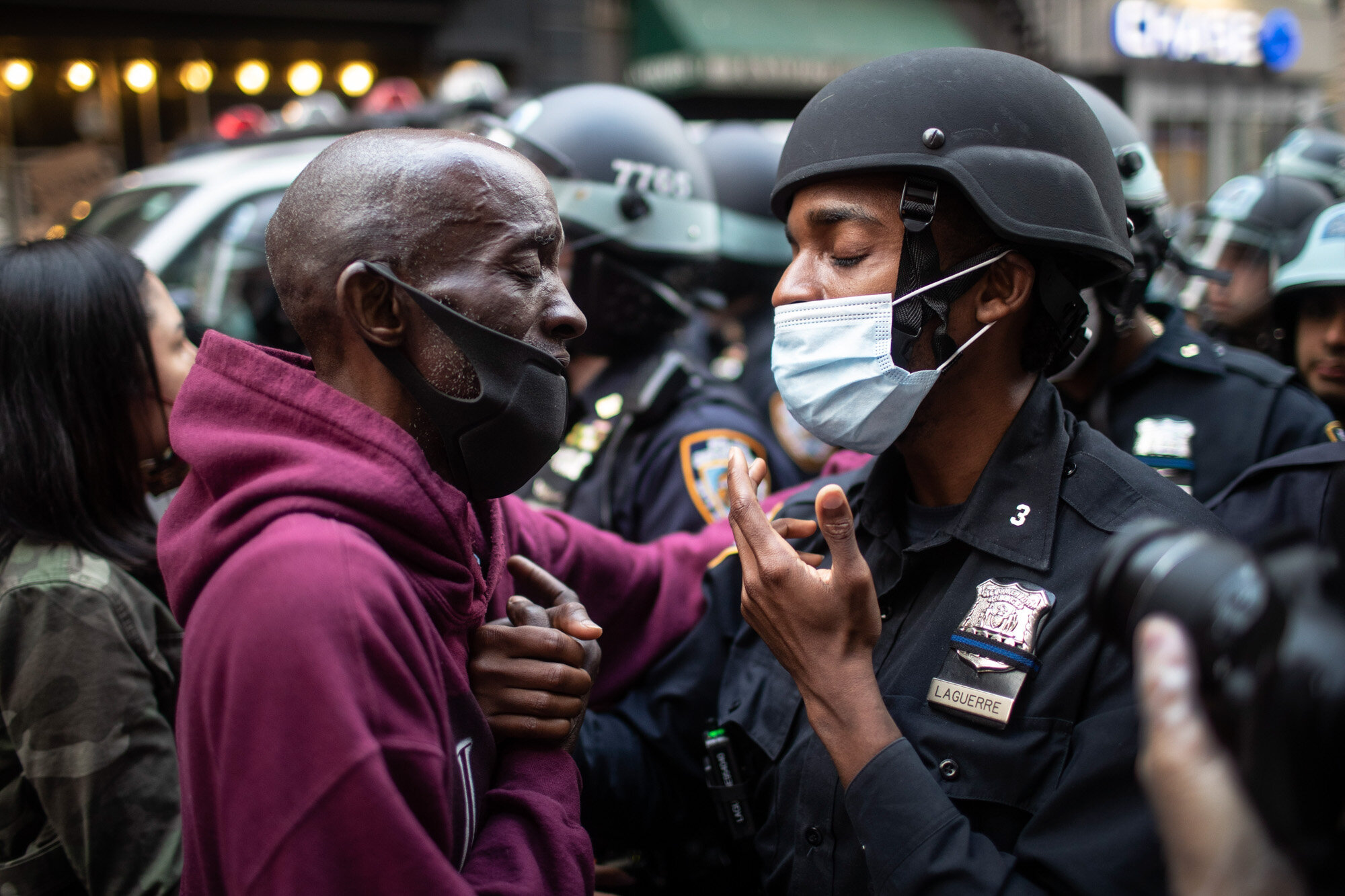  A protester and a police officer shake hands in the middle of a standoff during a rally in New York on June 2, 2020, calling for justice over the death of George Floyd, a Black man who died under the knee of a white police officer in Minneapolis on 