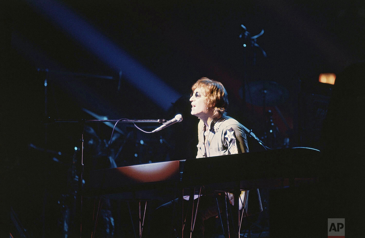  Former Beatle John Lennon performs during a charity concert to benefit mentally challenged children at Madison Square Garden, Aug. 30, 1972, New York. (AP Photo/Dave Pickoff) 