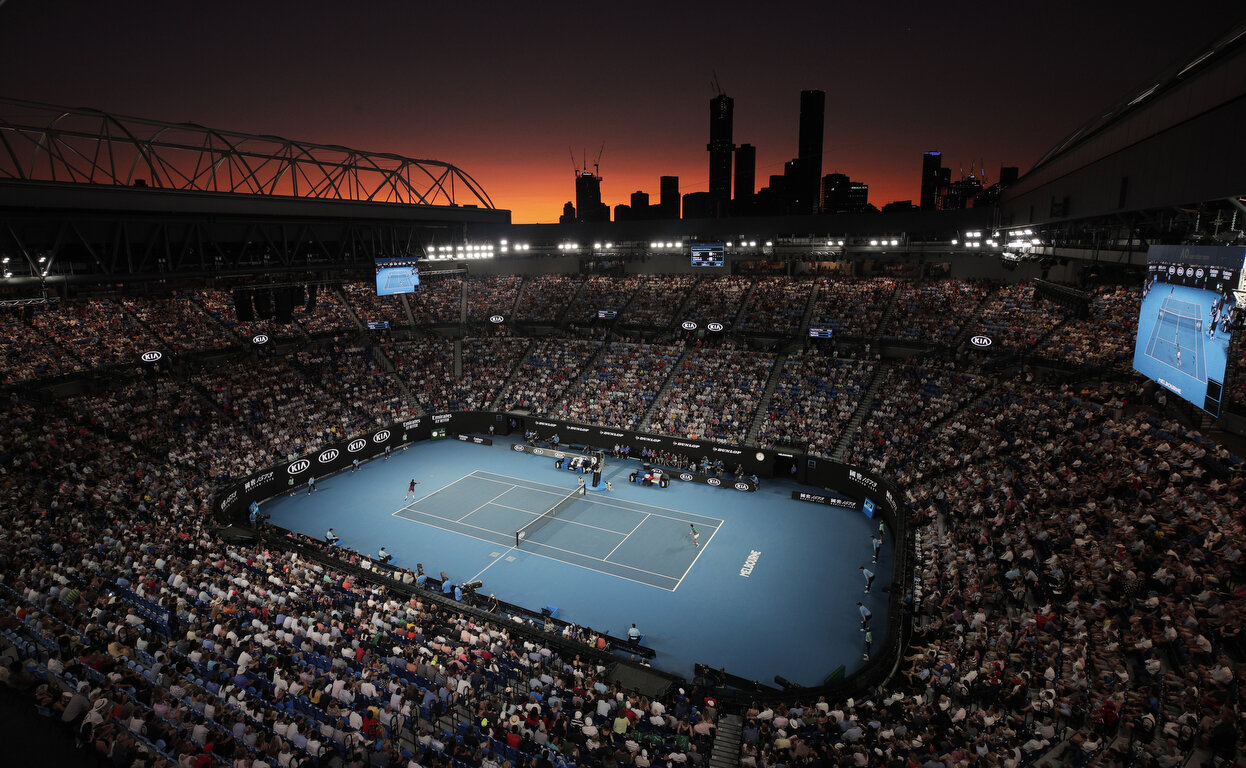  Switzerland's Roger Federer and Serbia's Novak Djokovic play their semifinal match on Rod Laver Arena as the sun sets at the Australian Open tennis championship in Melbourne, Australia, Thursday, Jan. 30, 2020. (AP Photo/Andy Wong) 