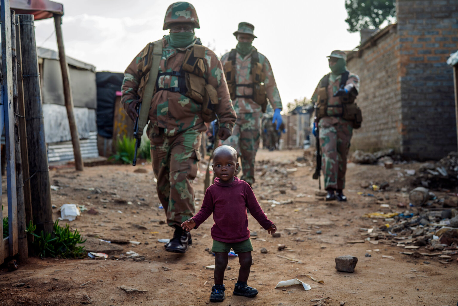  South African National Defense Forces patrol the Sjwetla informal settlement after pushing back residents into their homes, on the outskirts of the Alexandra township in Johannesburg, Monday, April 20, 2020. (AP Photo/Jerome Delay) 