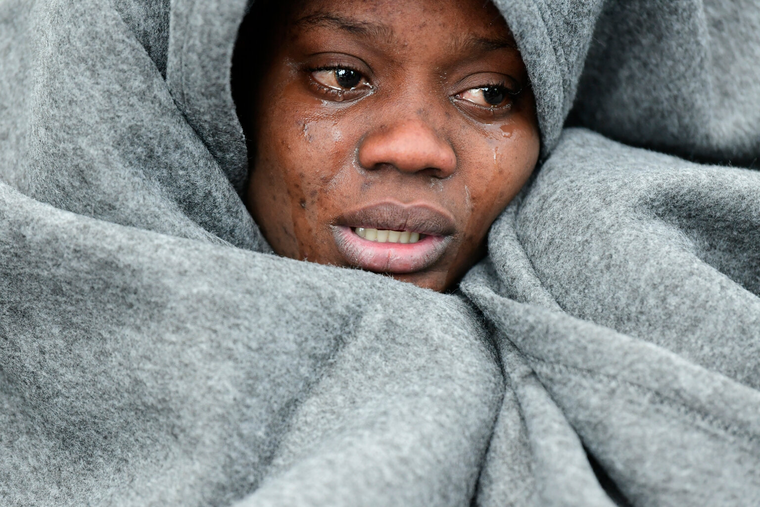  A migrant cries as she tries to warm herself as she and others arrive at the village of Skala Sikaminias, on the Greek island of Lesbos, after crossing the Aegean sea from Turkey, Saturday, Feb. 29, 2020. (AP Photo/Michael Varaklas) 