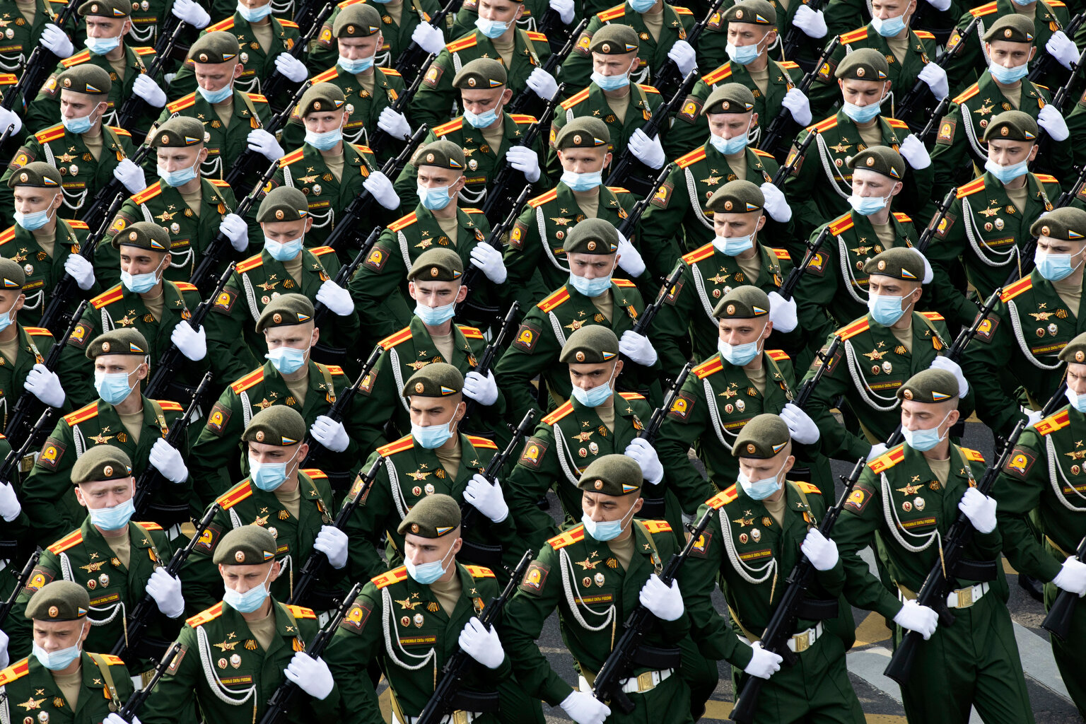  Russian soldiers wearing face masks to protect against coronavirus, march toward Red Square to attend a dress rehearsal for the Victory Day military parade in Moscow, Russia, Saturday, June 20, 2020. (AP Photo/Alexander Zemlianichenko) 