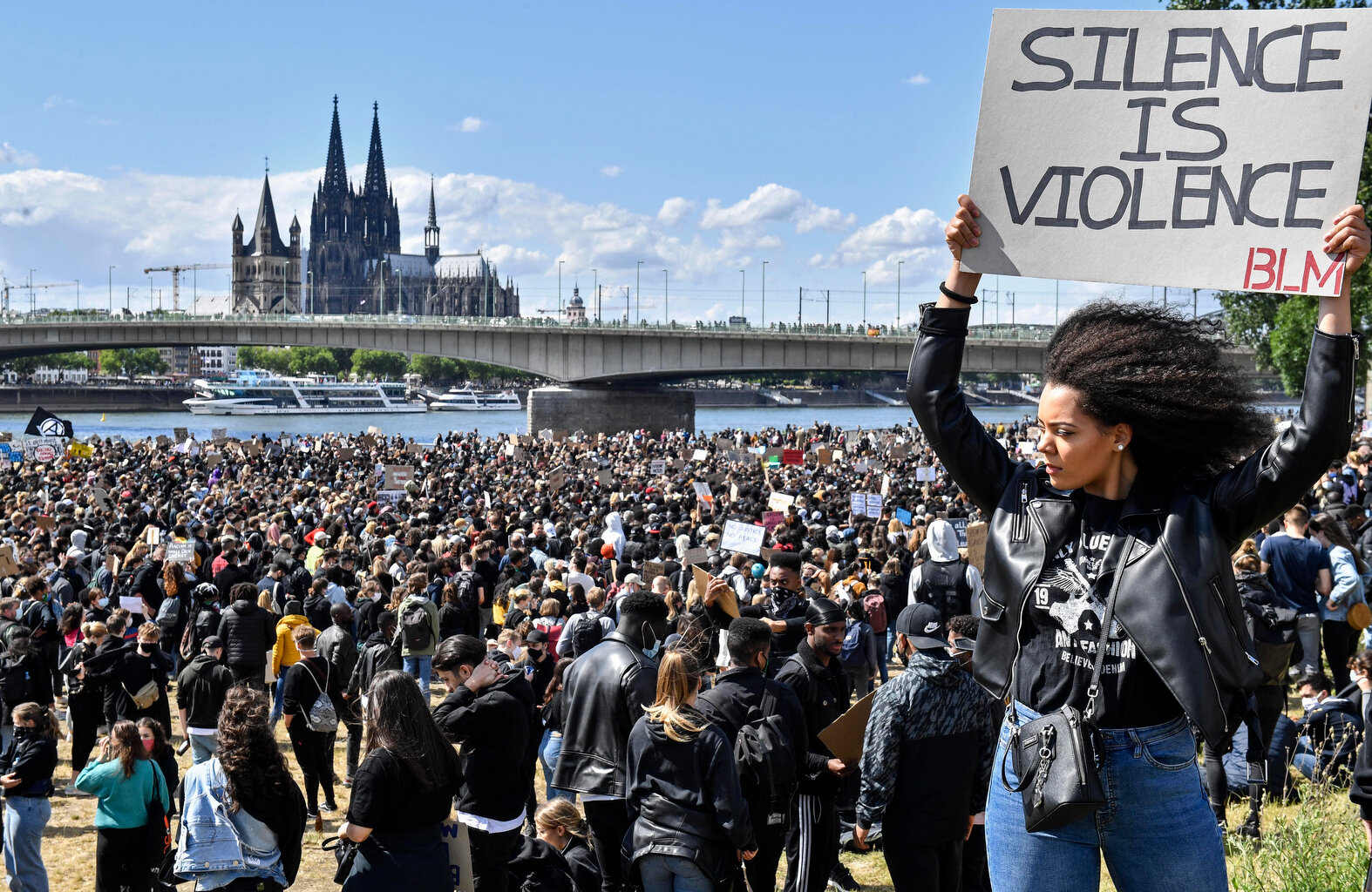  Thousands of people demonstrate in Cologne, Germany, Saturday June 6, 2020, to protest against racism and the recent killing of George Floyd by police officers in Minneapolis, USA. (AP Photo/Martin Meissner) 