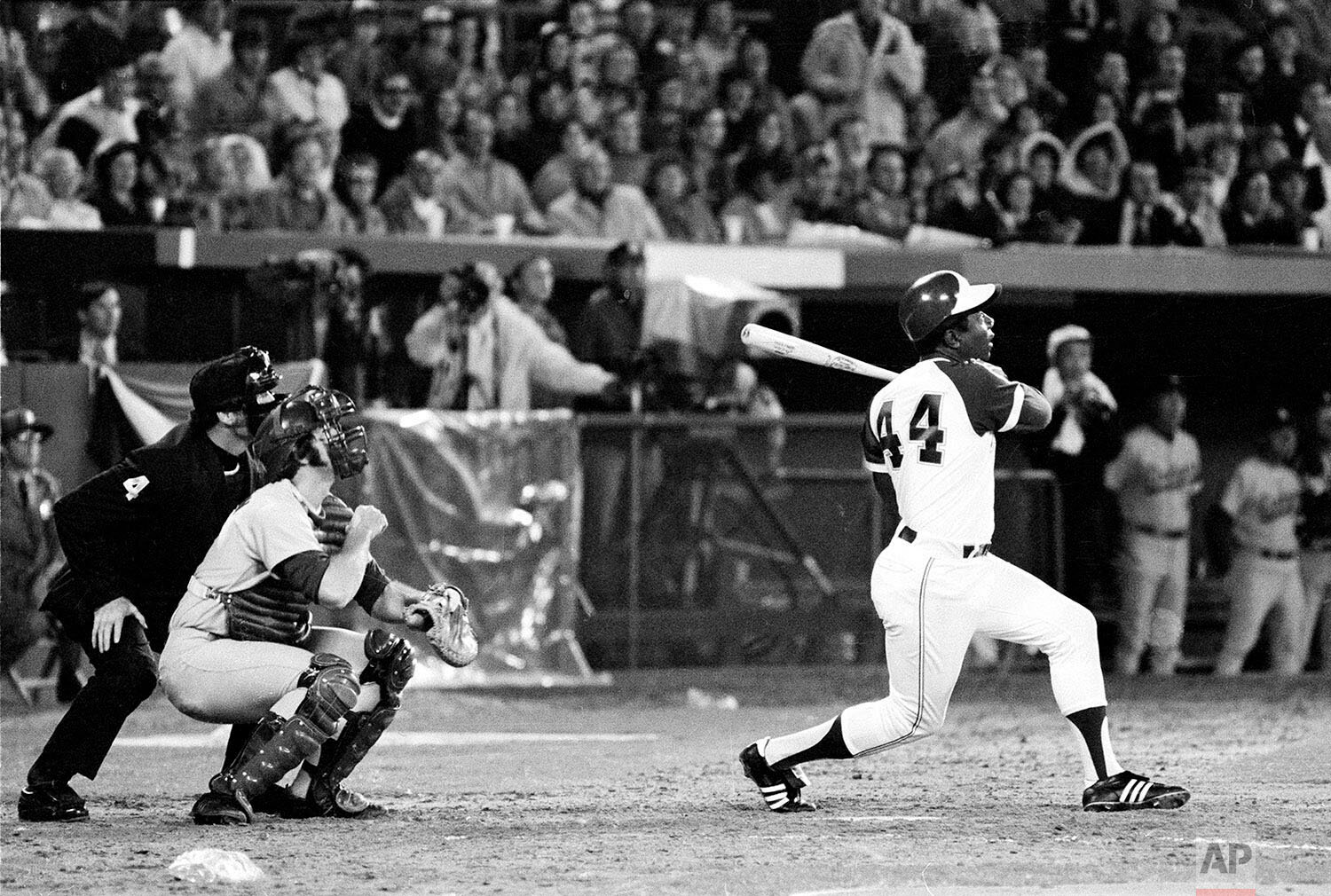  Atlanta Braves' Hank Aaron (44) breaks Babe Ruth's record for career home runs as he hits his 715th off Los Angeles Dodgers pitcher Al Downing in the fourth inning of the game opener at Atlanta-Fulton County Stadium, Ga., Monday night, April 8, 1974