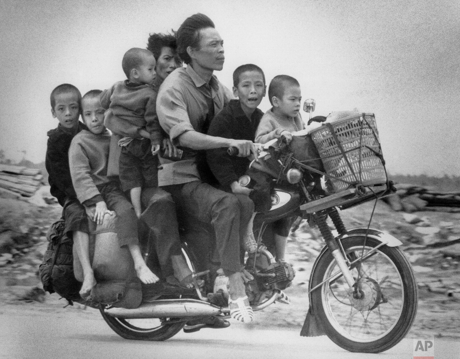  South Vietnamese parents with their five children ride along Highway 13, fleeing southwards from An Loc toward Saigon on June 19, 1972. (AP Photo/Nick Ut) 