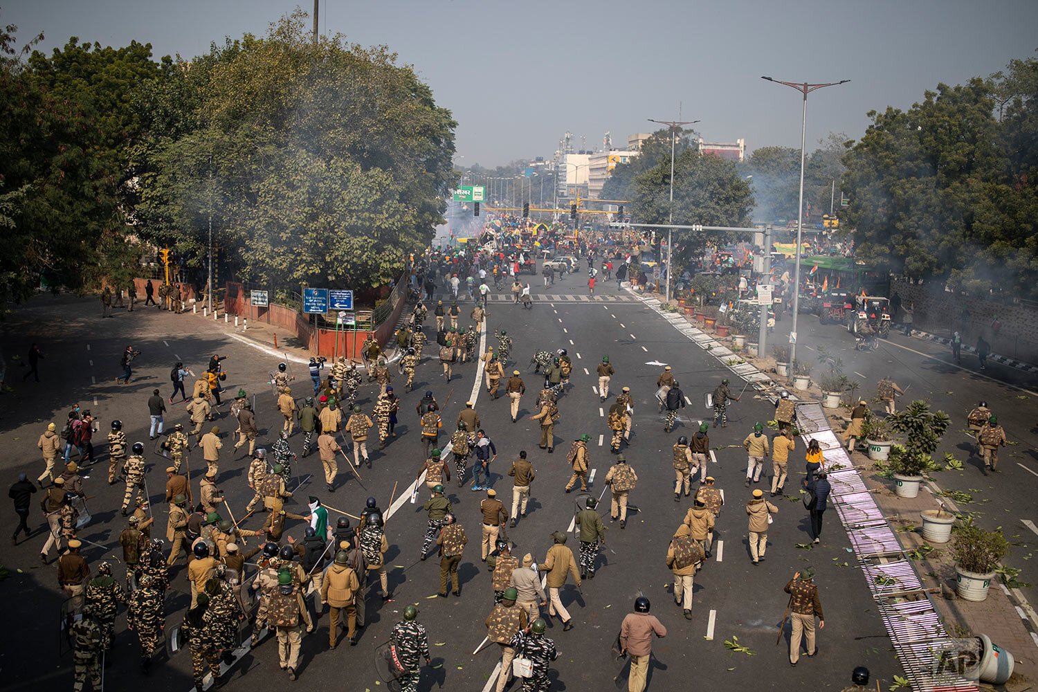  Indian police chase protesting farmers away as they march to the capital breaking police barricades during India's Republic Day celebrations in New Delhi, India, Tuesday, Jan. 26, 2021. (AP Photo/Altaf Qadri) 