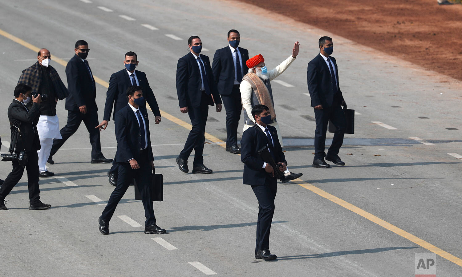  Indian Prime Minister Narendra Modi, red cap, waves as he returns after India's Republic Day celebrations in New Delhi, India, Tuesday, Jan.26, 2021. (AP Photo/Manish Swarup) 