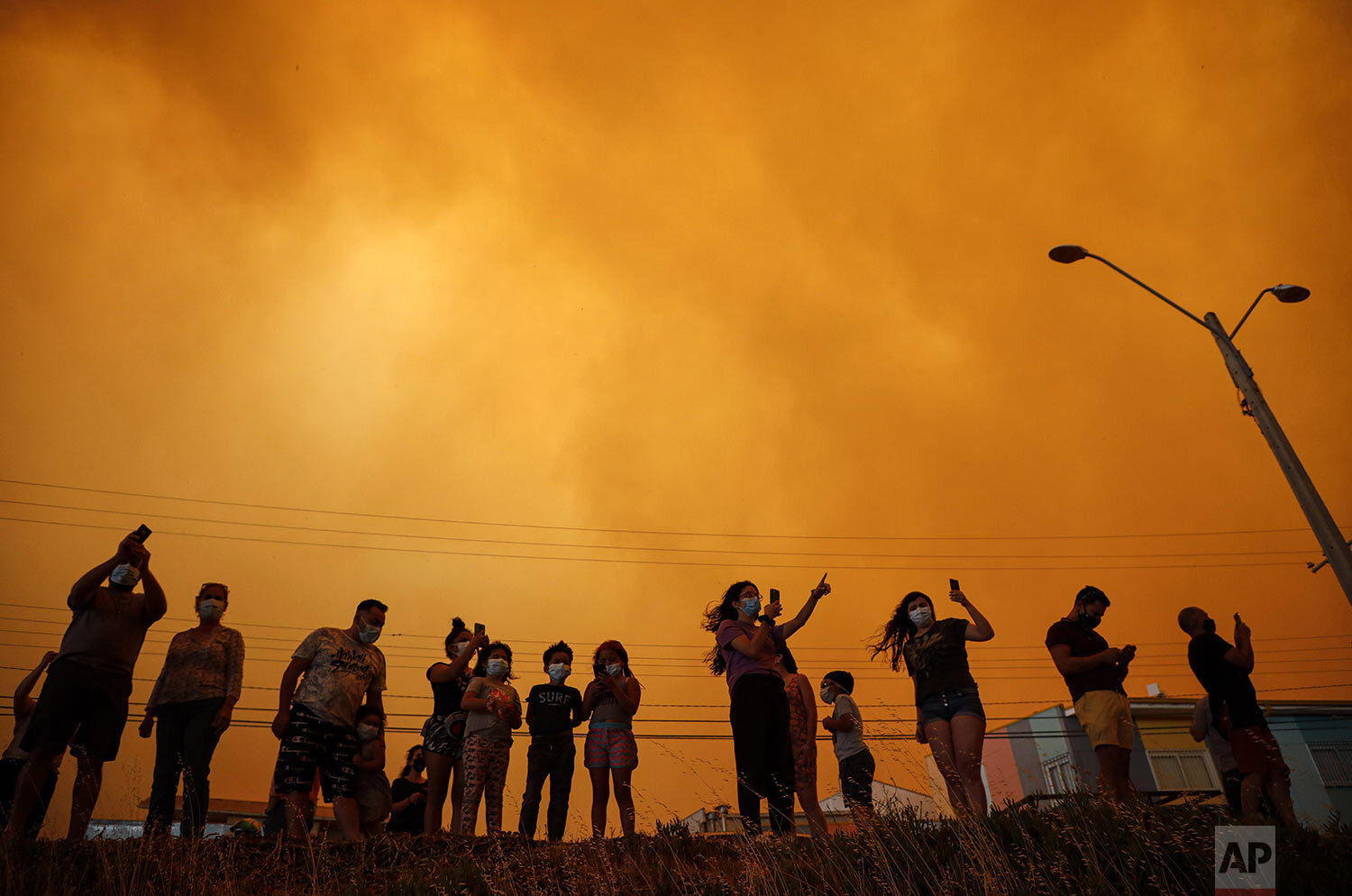  Residents watch a forest fire move closer in Quilpue, Chile,  Jan. 15, 2021. (Andres Pina/Aton Chile via AP) 
