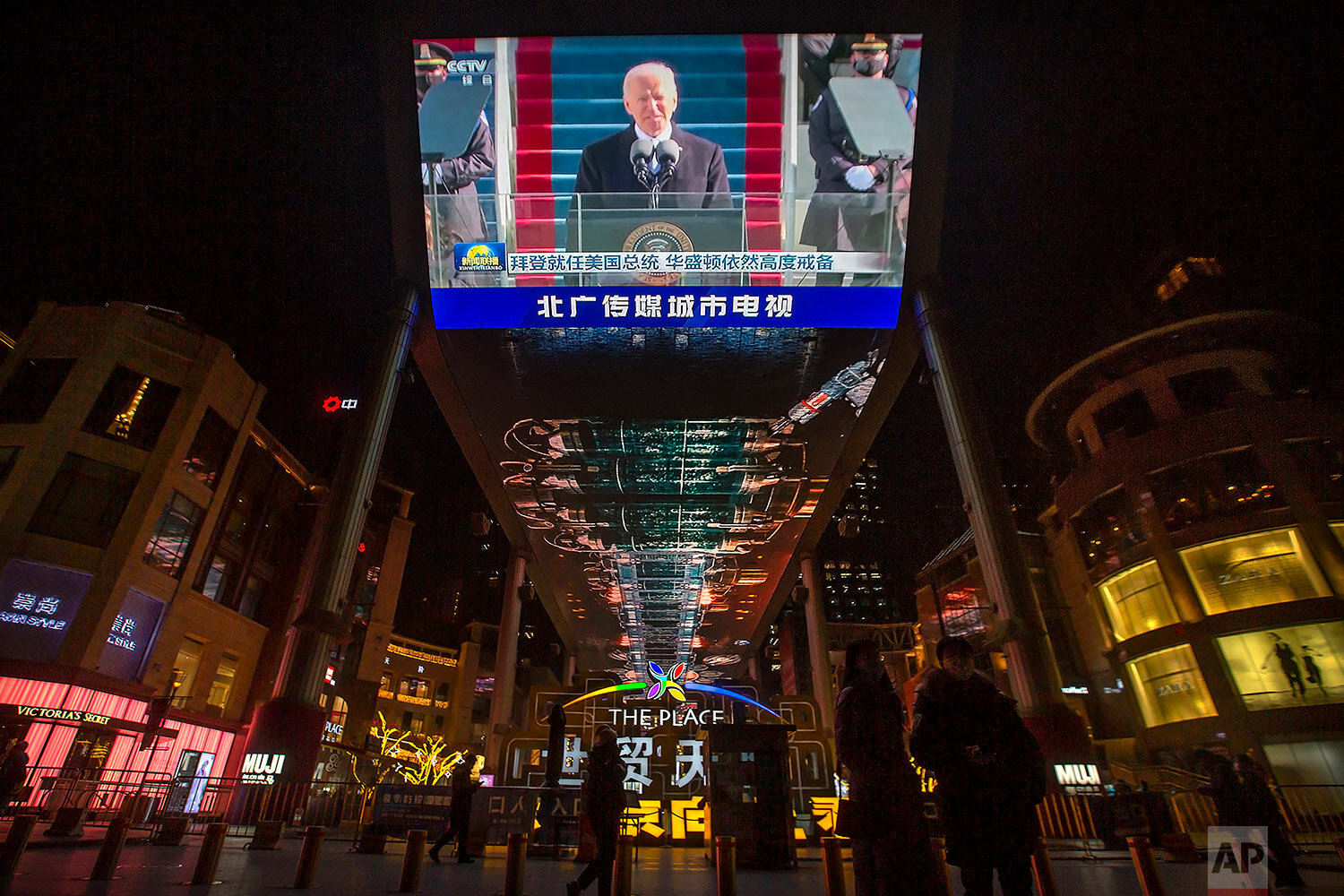  A large video screen shows a government news report about the inauguration of President Joe Biden at a shopping mall in Beijing, Thursday, Jan. 21, 2021. (AP Photo/Mark Schiefelbein) 