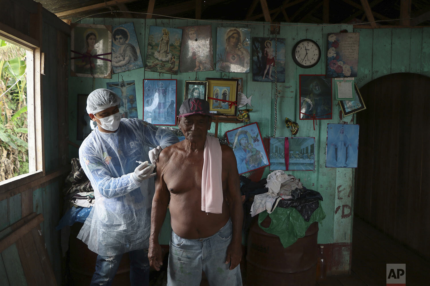  Francisco de Souza Fereira, 70, gets a dose of the AstraZeneca COVID-19 vaccine in the Pupuri community along the Purus River in the Labrea municipality, Amazonas state, Brazil, Feb. 12, 2021. (AP Photo/Edmar Barros) 