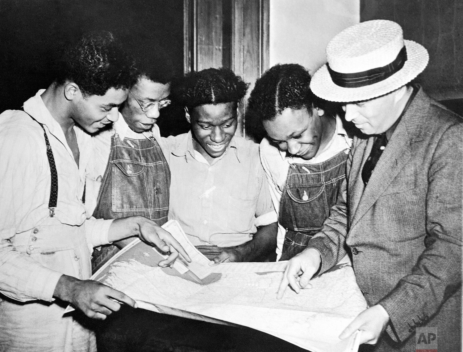  Attorney Samuel Leibowitz of New York, for the Scottsboro assault case defendants, is shown here as he consults with the four of his clients who were freed, during a stop in Nashville en route to New York, July 25,1937. The four are Eugene Williams,