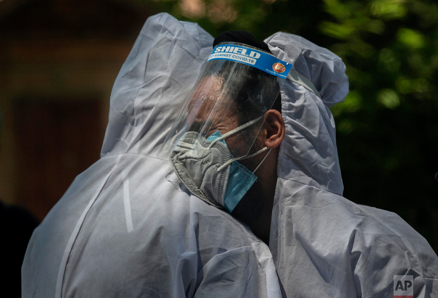  A relative comforts wailing son of a person who died of COVID-19, at a crematorium in Srinagar, Indian controlled Kashmir, Friday, May 28, 2021. (AP Photo/ Dar Yasin) 