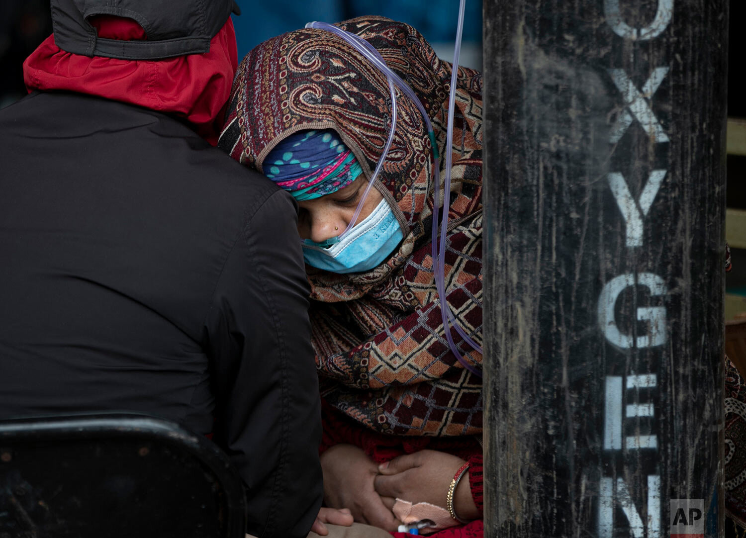  A COVID-19 patient receives oxygen outside an emergency ward at a government run hospital in Kathmandu, Nepal, Thursday, May 13, 2021. (AP Photo/Niranjan Shrestha) 