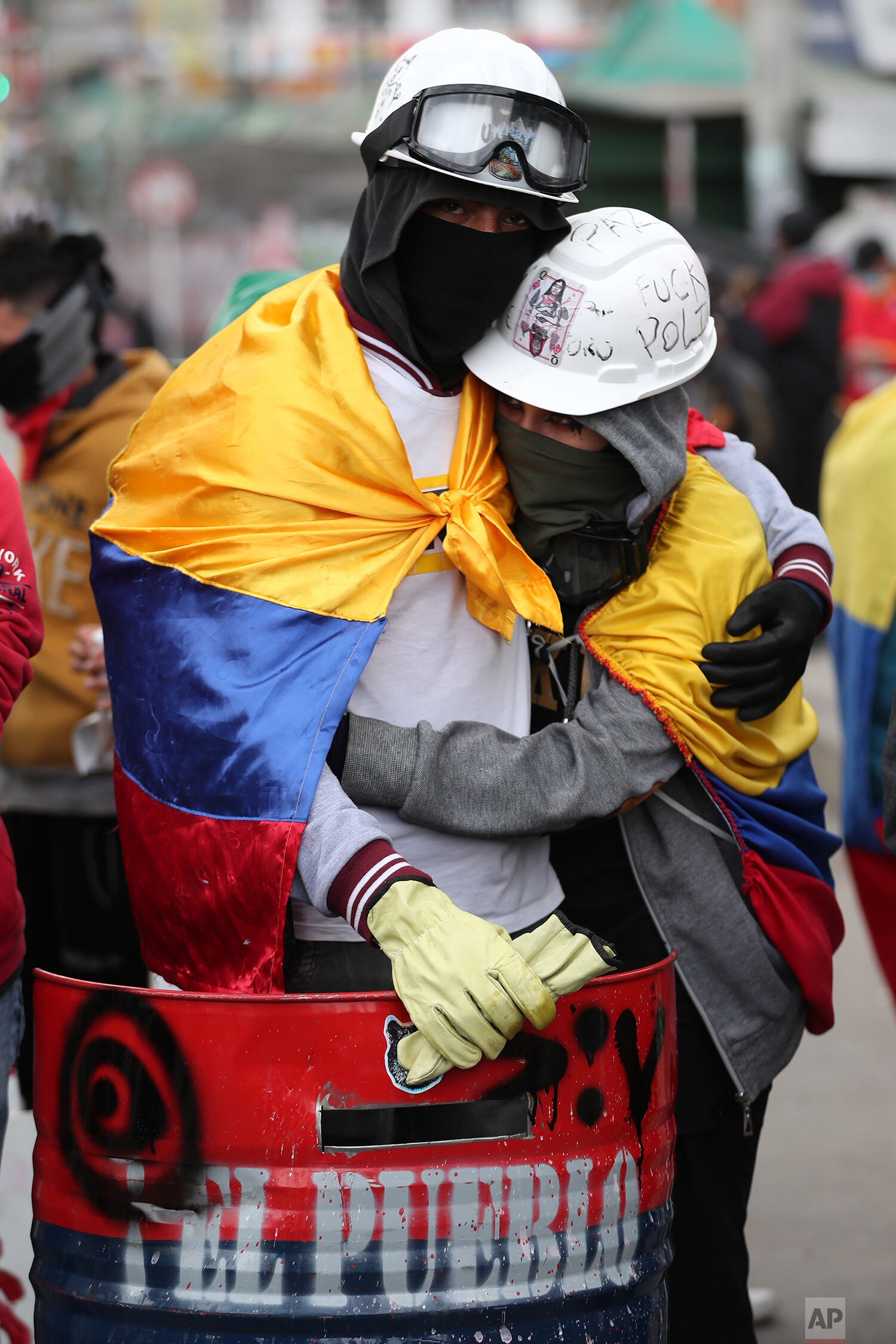  A couple embrace during ongoing anti-government protests triggered by government proposed tax increases on public services, fuel, wages and pensions in Bogota, Colombia, May 28, 2021. (AP Photo/Fernando Vergara) 