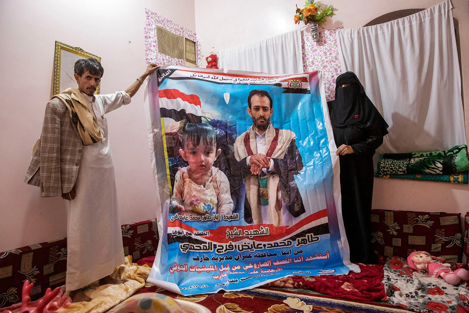 A father and daughter's grave marks the cost of Yemen's war