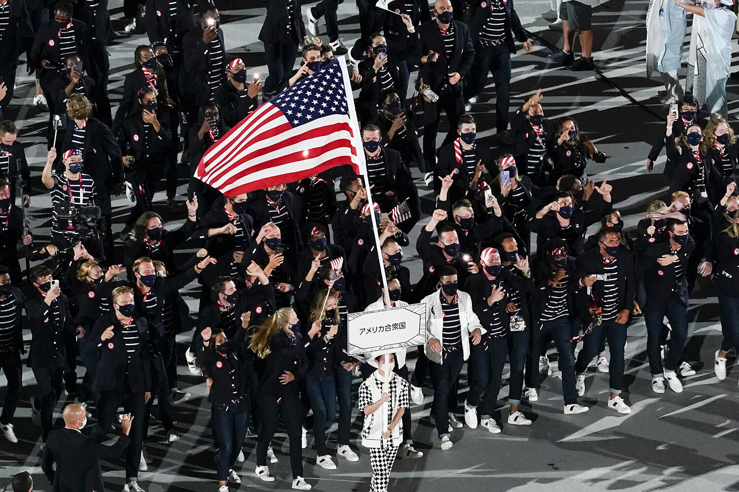  Sue Bird and Eddy Alvares, of the United States of America, carry their country's flag during the opening ceremony at the Olympic Stadium at the 2020 Summer Olympics, Friday, July 23, 2021, in Tokyo. (AP Photo/Morry Gash) 